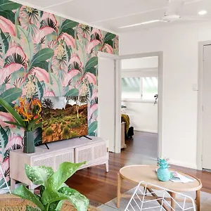  Holiday home Tropicana - Retro Getaway