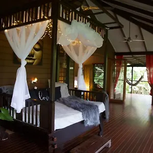  Holiday home Treetops Retreat