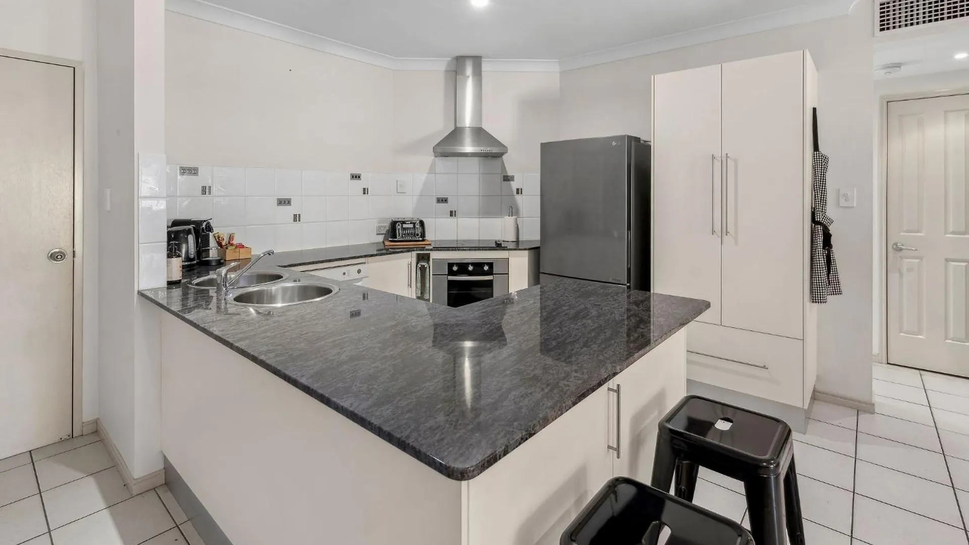 Oceanbreeze Apartment In Cairns North Australia
