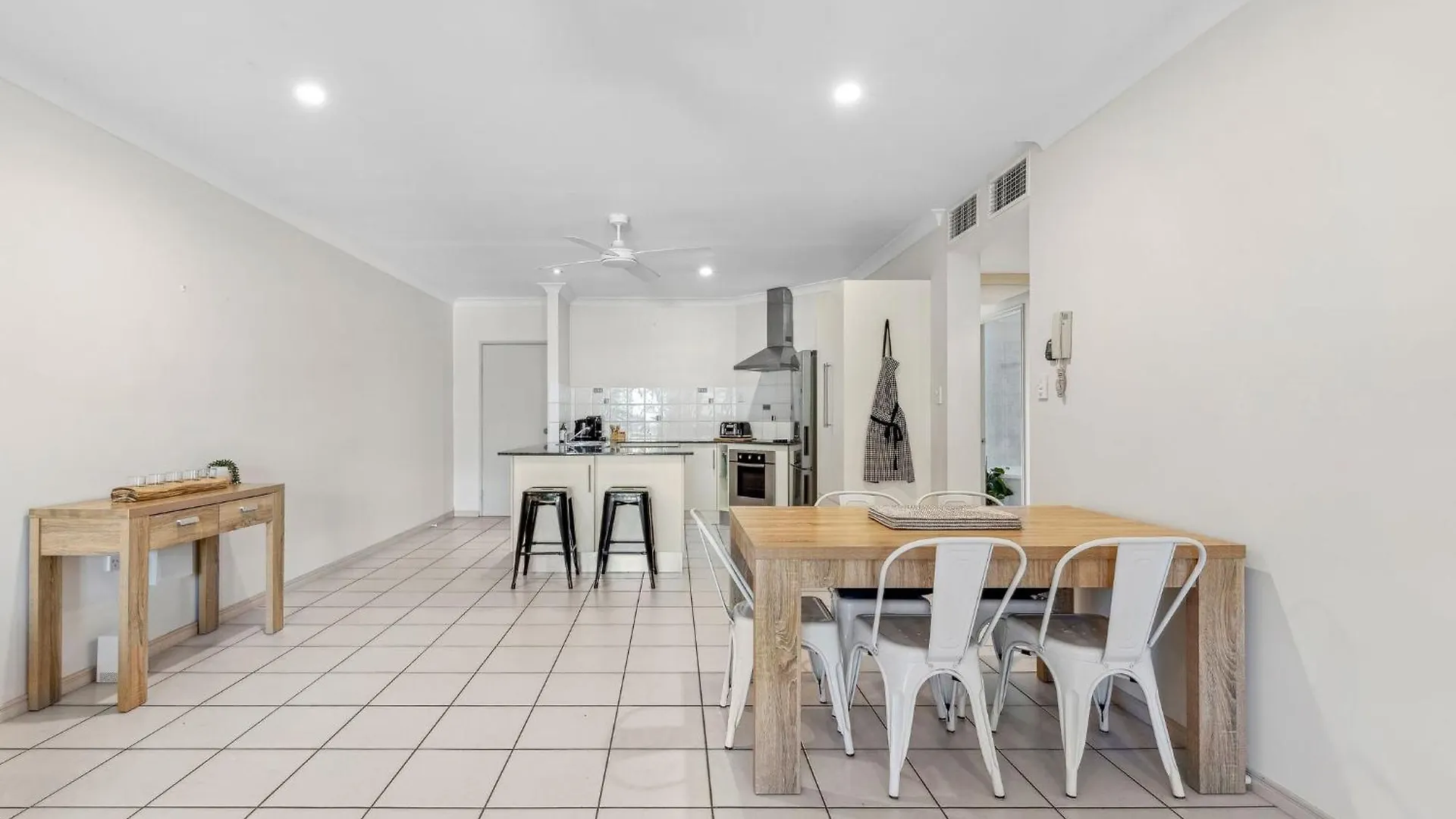 Holiday home Oceanbreeze Apartment In Cairns North