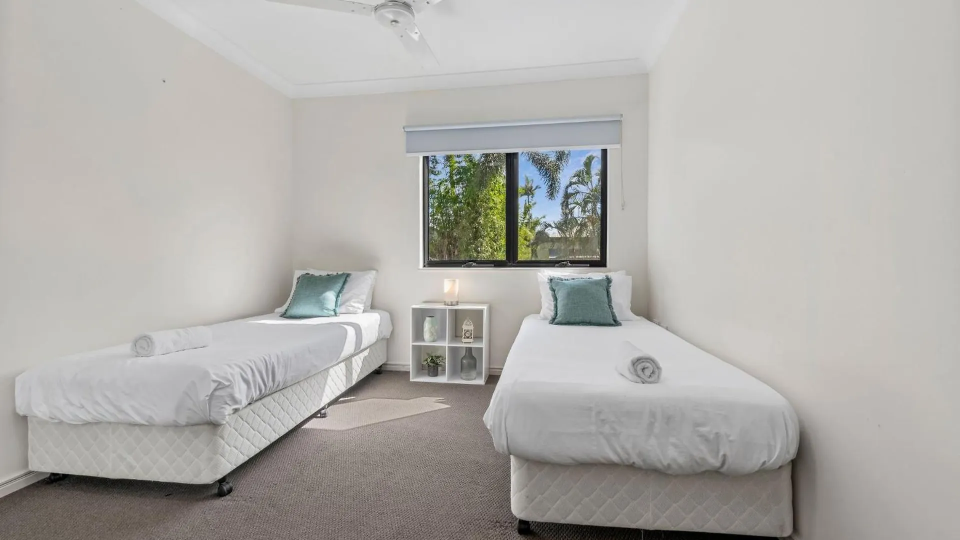 Oceanbreeze Apartment In Cairns North 0*,