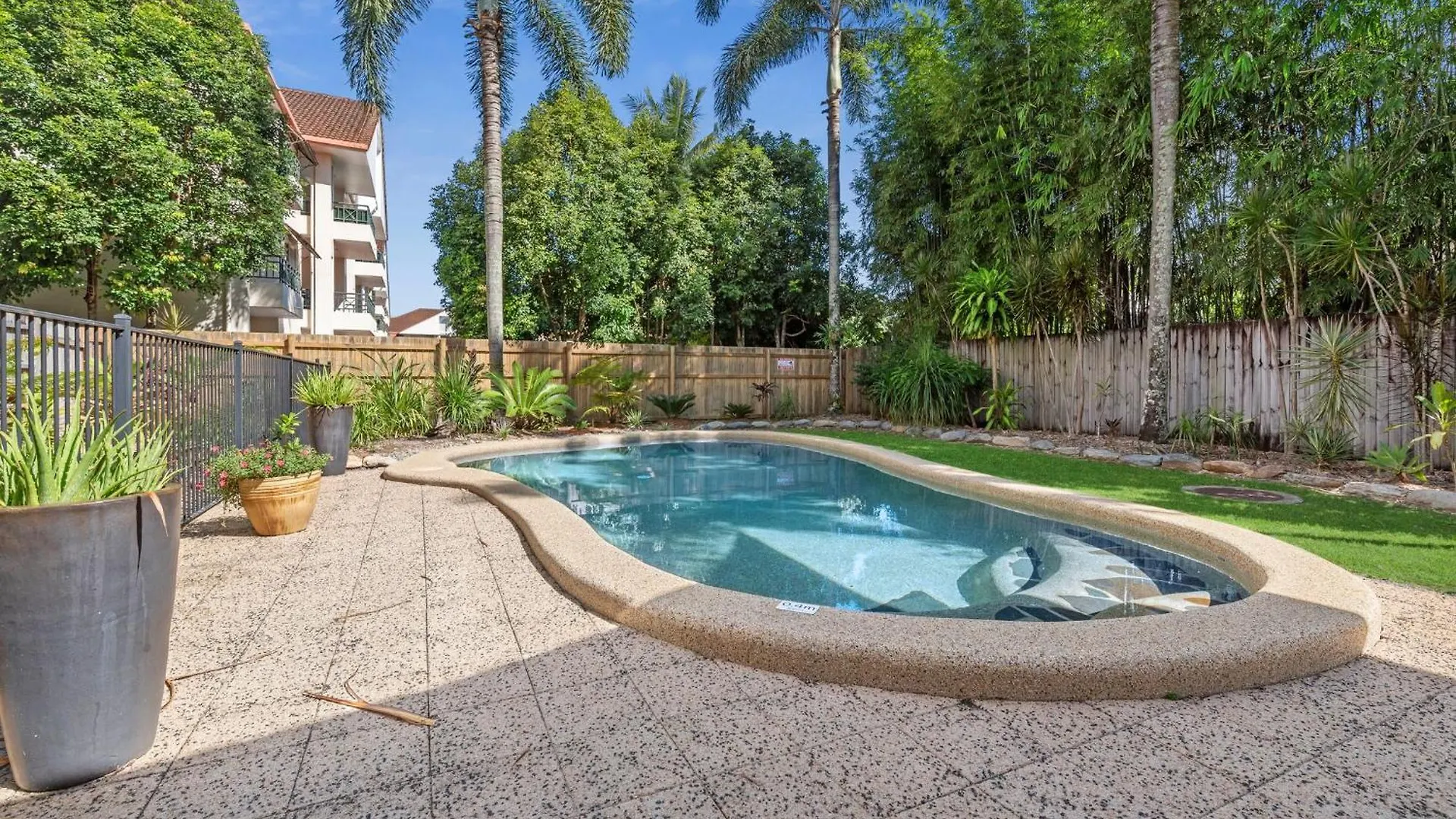 Oceanbreeze Apartment In Cairns North