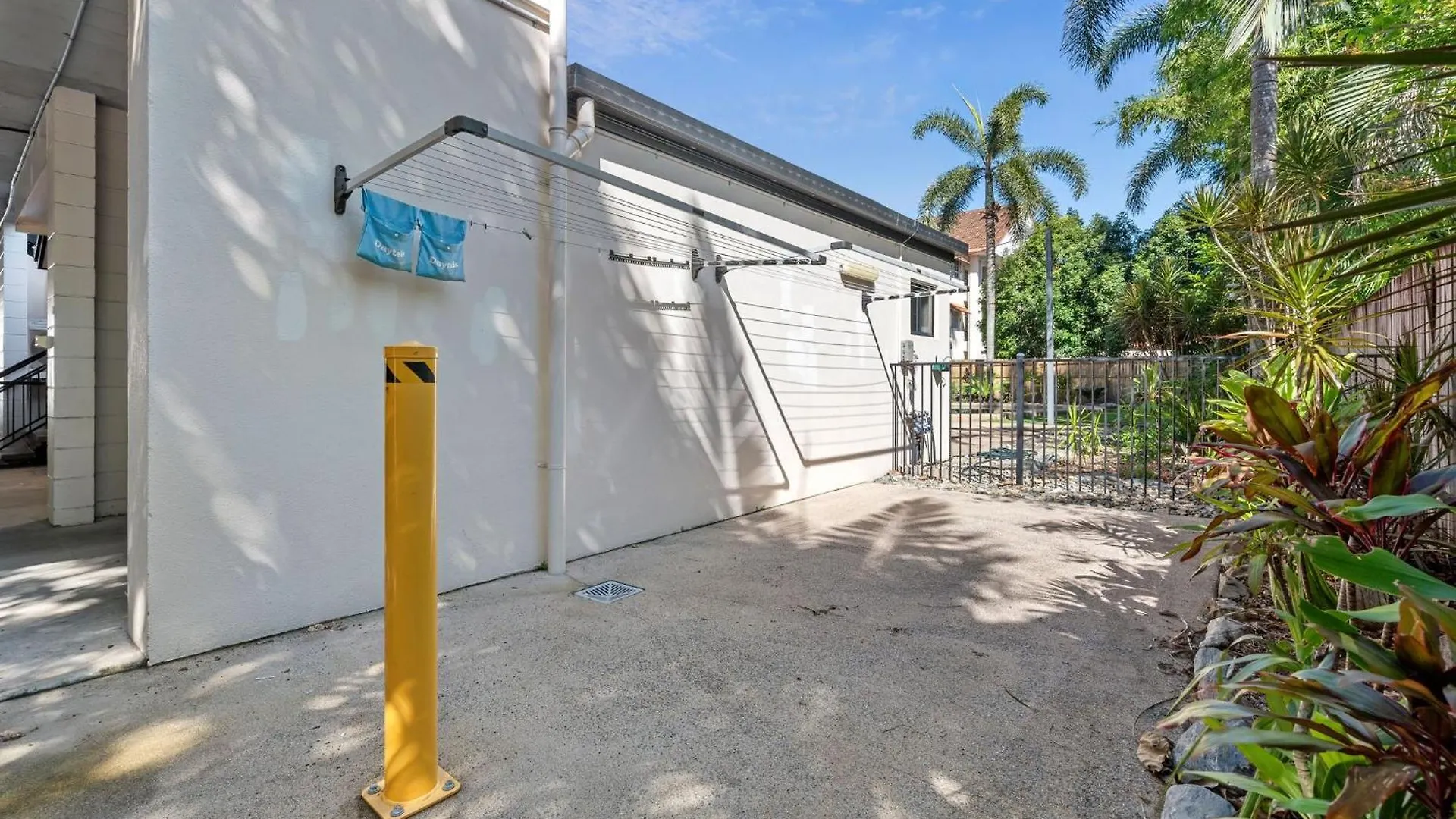 Oceanbreeze Apartment In Cairns North Holiday home