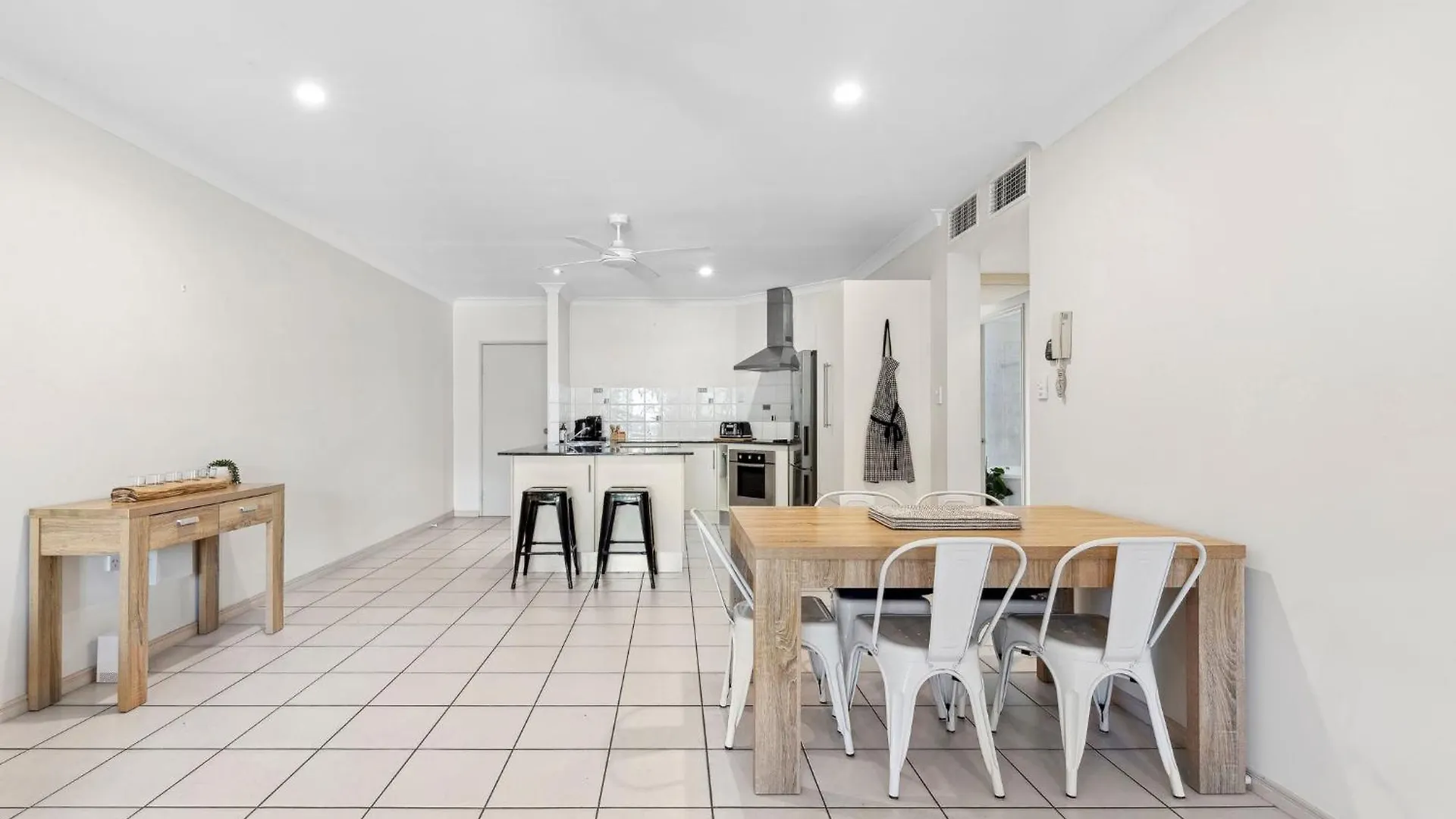 Holiday home Oceanbreeze Apartment In Cairns North Australia