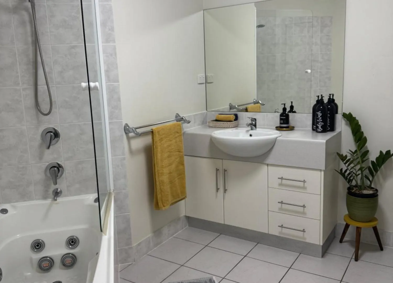 Oceanbreeze Apartment In Cairns North